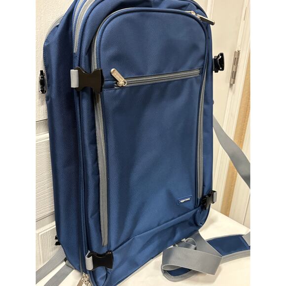Amazon Basics Convertible Travel Backpack Carry-On Approx. 22x14x9 inches blue - Picture 7 of 14